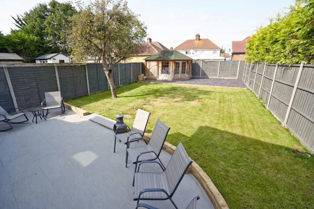 Home From Home - 4 Double Bed House With Parking Slough Extérieur photo