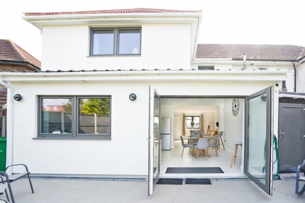 Home From Home - 4 Double Bed House With Parking Slough Extérieur photo