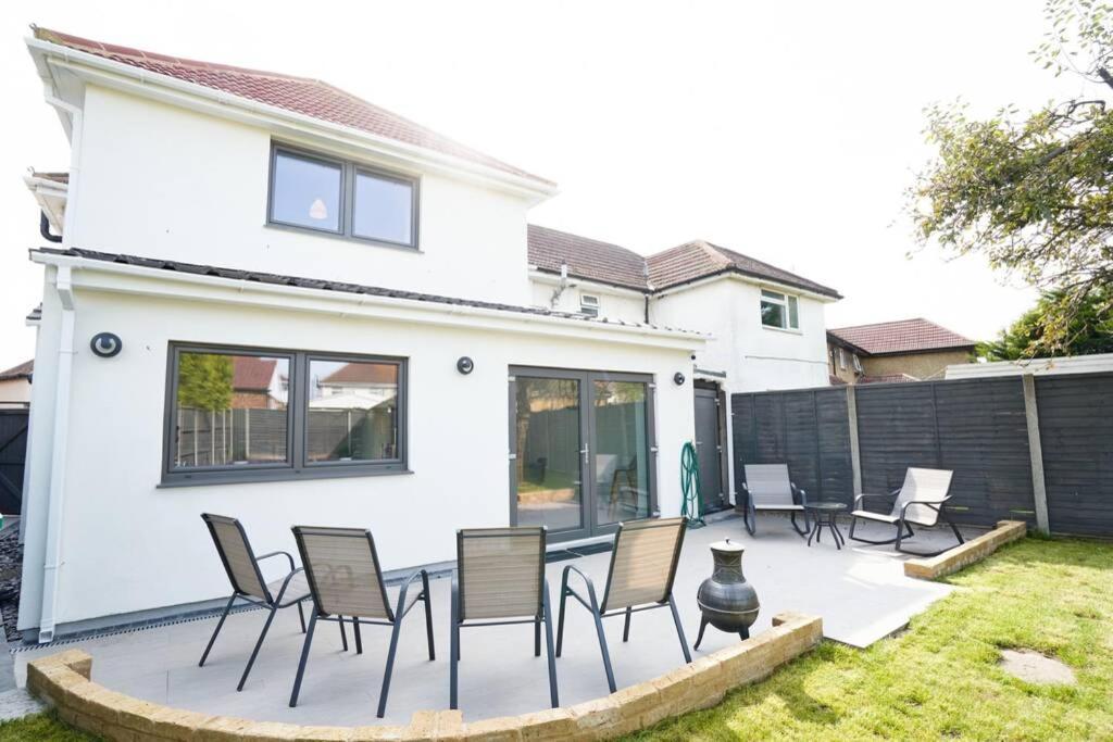 Home From Home - 4 Double Bed House With Parking Slough Extérieur photo