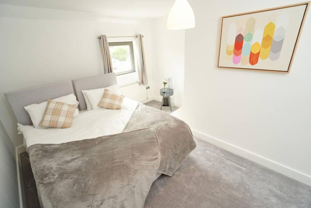 Home From Home - 4 Double Bed House With Parking Slough Extérieur photo